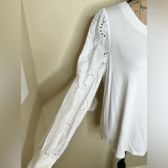 NTM: Entro Solid White Floral Eyelet Long Sleeve Top in Size Small - Picture 7 of 16